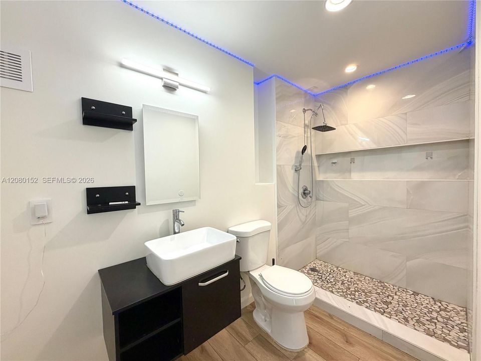 В аренду: $1,400 (0 спален, 1 ванн, 1498 Квадратных фут)