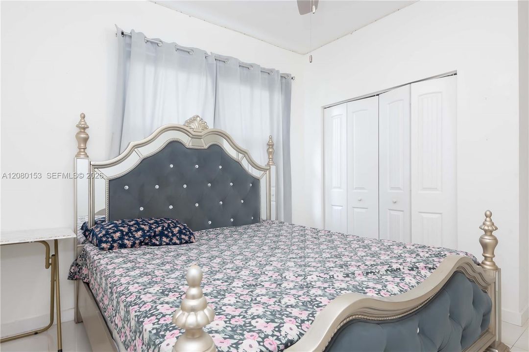 For Sale: $570,000 (4 beds, 2 baths, 864 Square Feet)