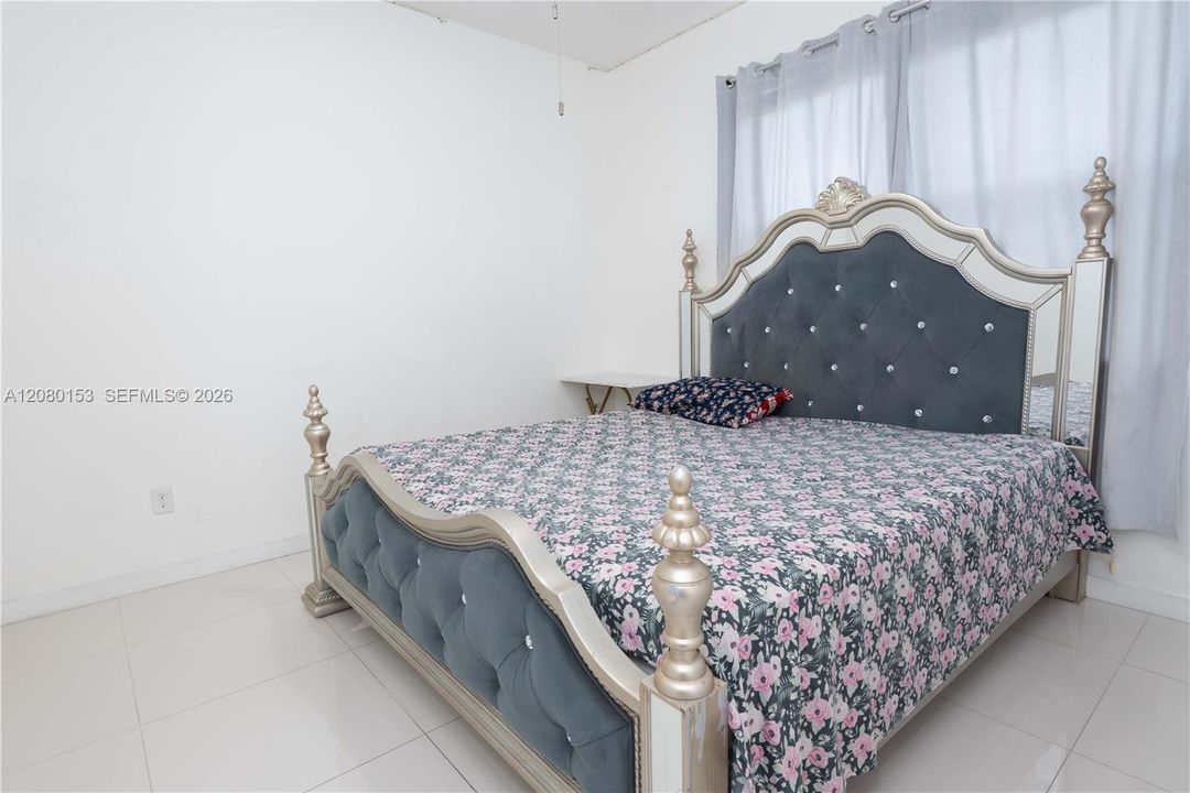 For Sale: $570,000 (4 beds, 2 baths, 864 Square Feet)