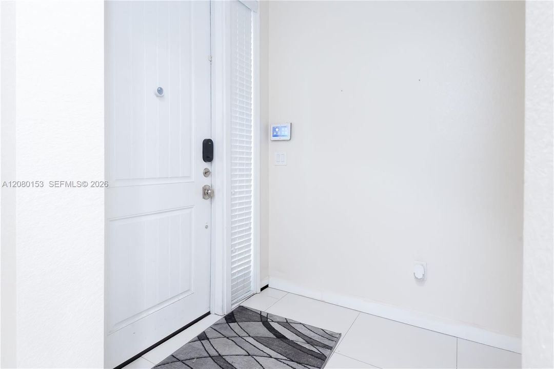 For Sale: $570,000 (4 beds, 2 baths, 864 Square Feet)