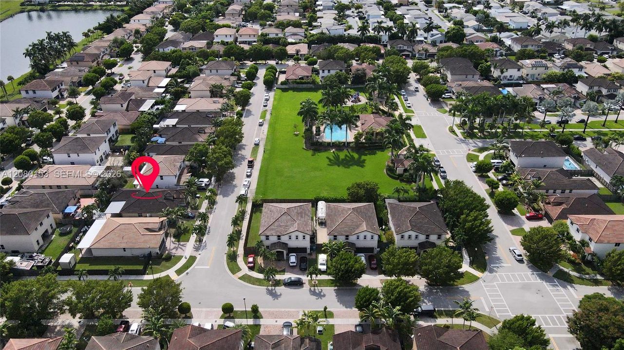 For Sale: $570,000 (4 beds, 2 baths, 864 Square Feet)