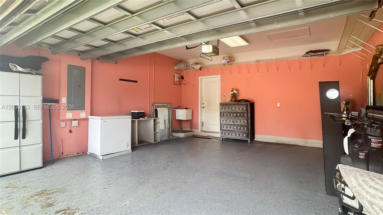 For Sale: $570,000 (4 beds, 2 baths, 864 Square Feet)