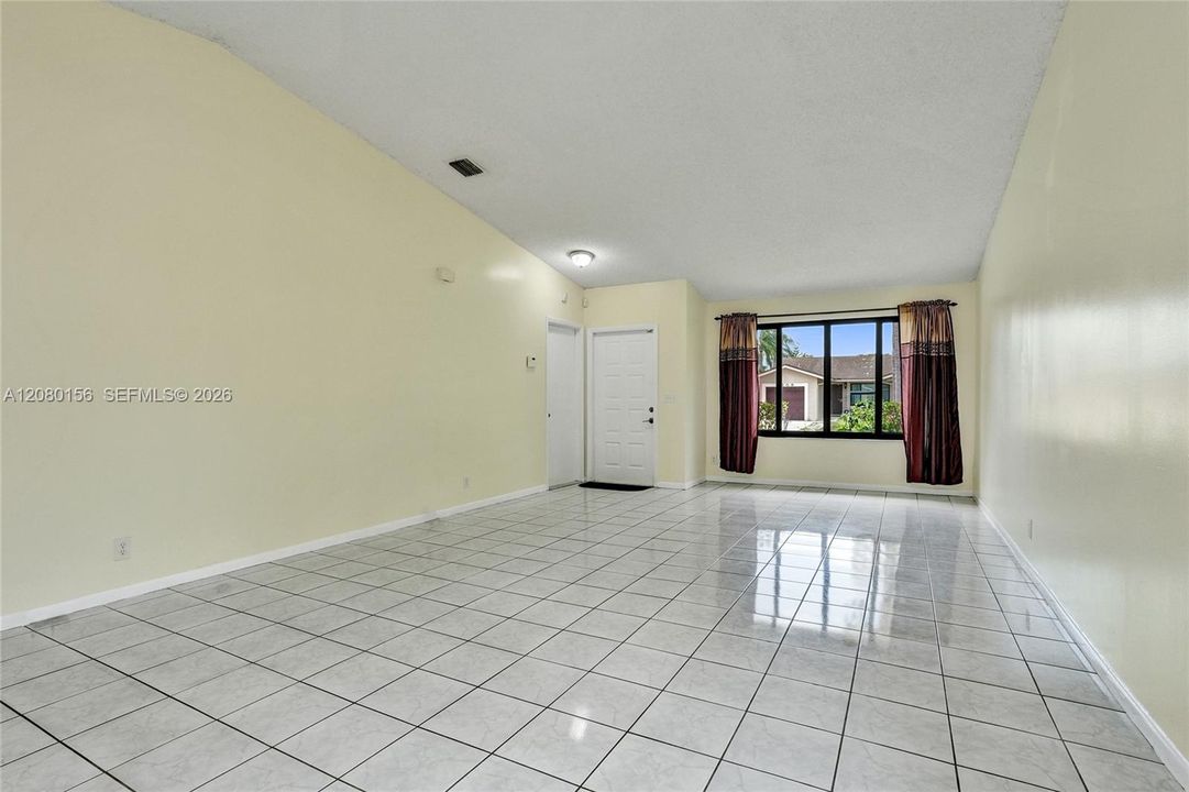 En Venta: $499,000 (3 camas, 2 baños, 1393 Pies cuadrados)