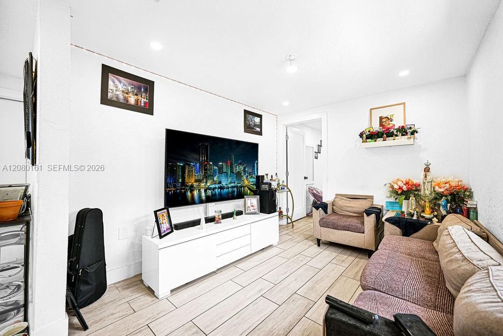 В аренду: $2,550 (3 спален, 1 ванн, 1100 Квадратных фут)