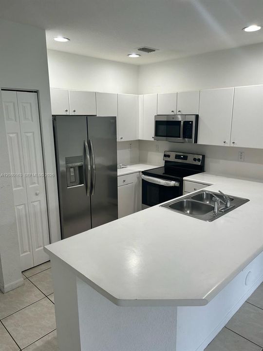 For Rent: $3,100 (3 beds, 2 baths, 1420 Square Feet)