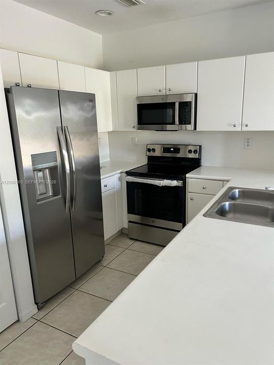 For Rent: $3,100 (3 beds, 2 baths, 1420 Square Feet)