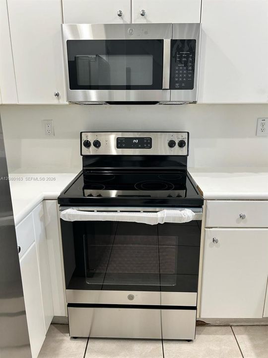 For Rent: $3,100 (3 beds, 2 baths, 1420 Square Feet)