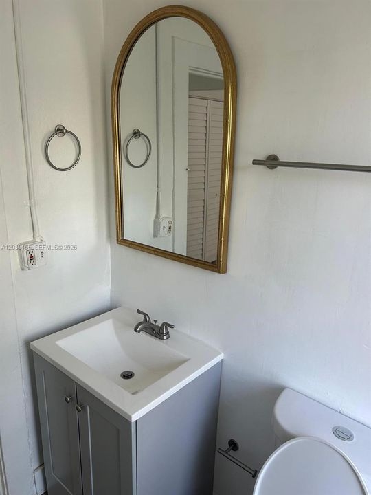 For Rent: $2,000 (2 beds, 1 baths, 8288 Square Feet)