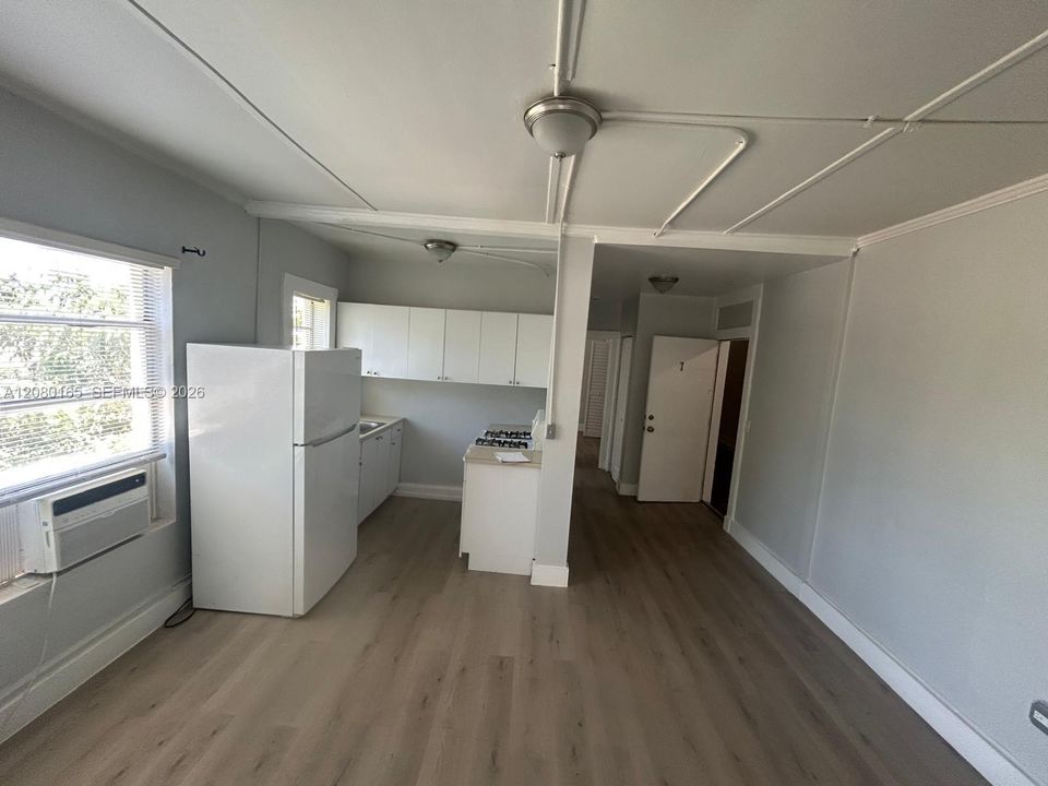 For Rent: $2,000 (2 beds, 1 baths, 8288 Square Feet)