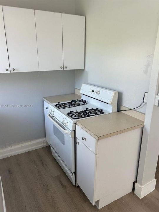 For Rent: $2,000 (2 beds, 1 baths, 8288 Square Feet)