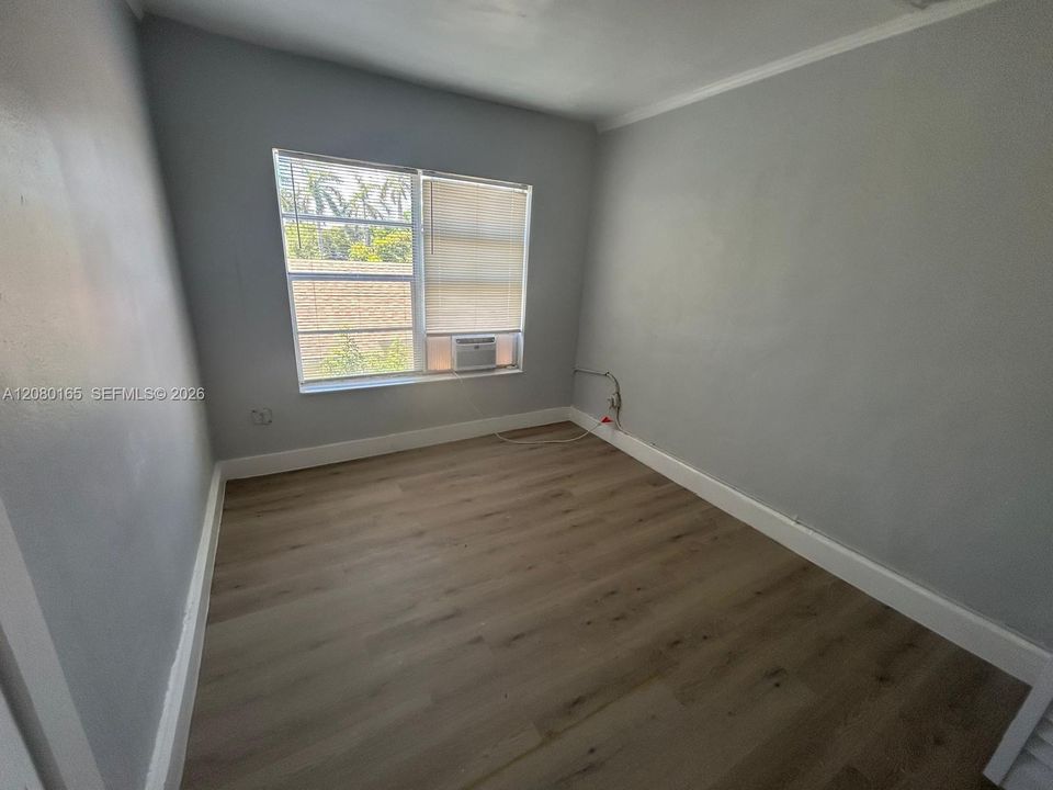 For Rent: $2,000 (2 beds, 1 baths, 8288 Square Feet)