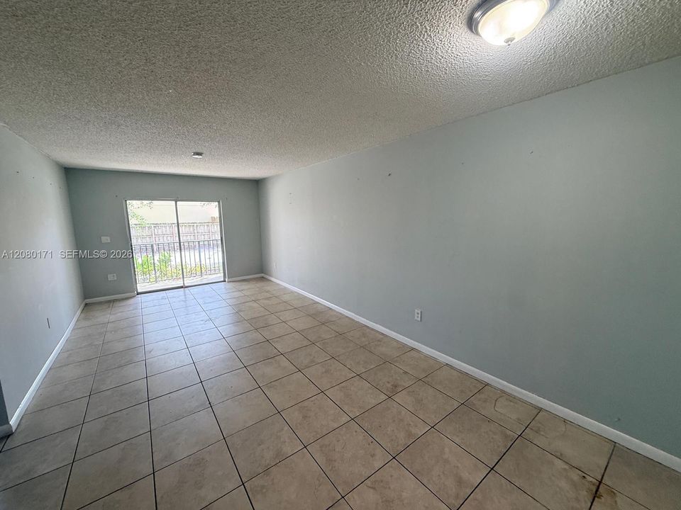For Rent: $2,100 (2 beds, 2 baths, 890 Square Feet)