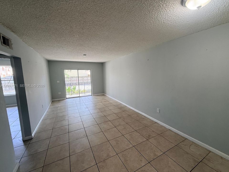 For Rent: $2,100 (2 beds, 2 baths, 890 Square Feet)