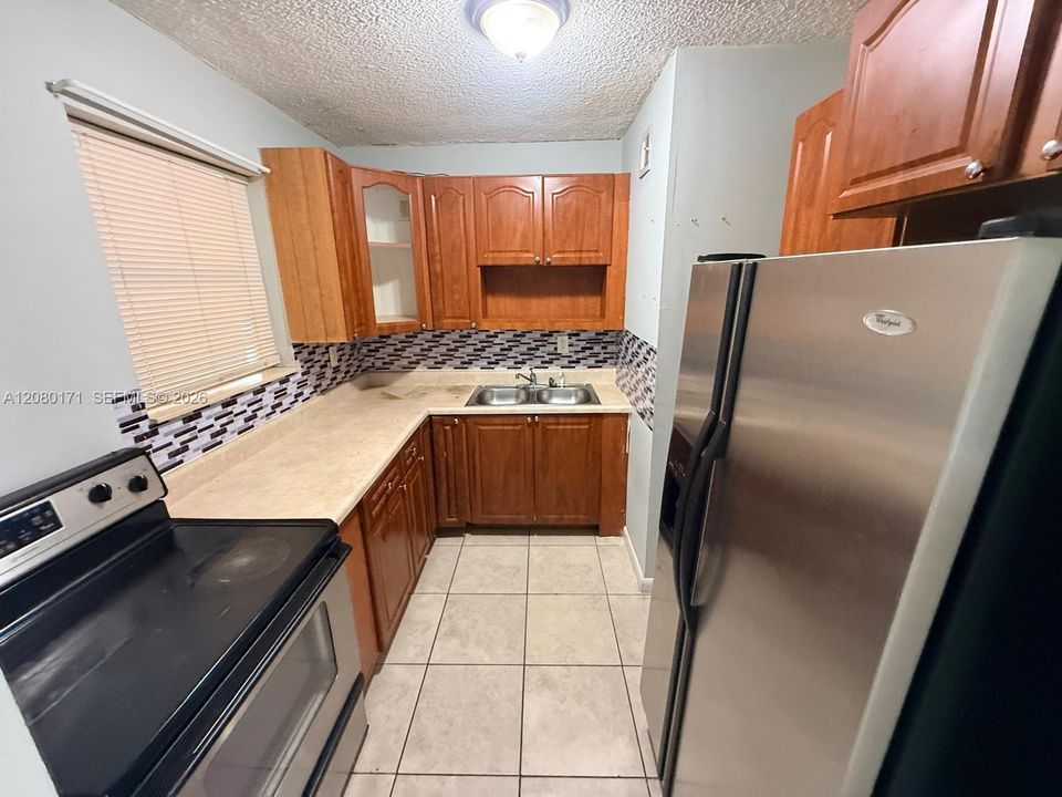 For Rent: $2,100 (2 beds, 2 baths, 890 Square Feet)