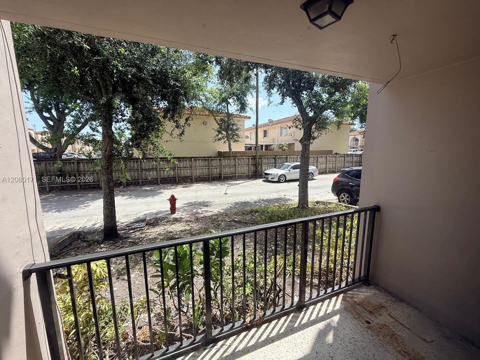 For Rent: $2,100 (2 beds, 2 baths, 890 Square Feet)