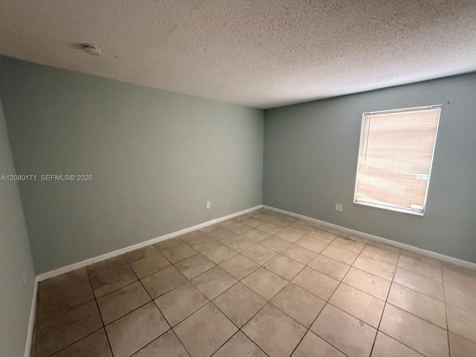 For Rent: $2,100 (2 beds, 2 baths, 890 Square Feet)