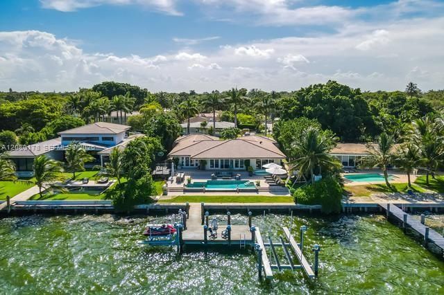 For Rent: $27,000 (5 beds, 4 baths, 3429 Square Feet)