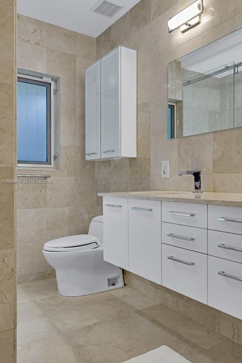 For Rent: $27,000 (5 beds, 4 baths, 3429 Square Feet)