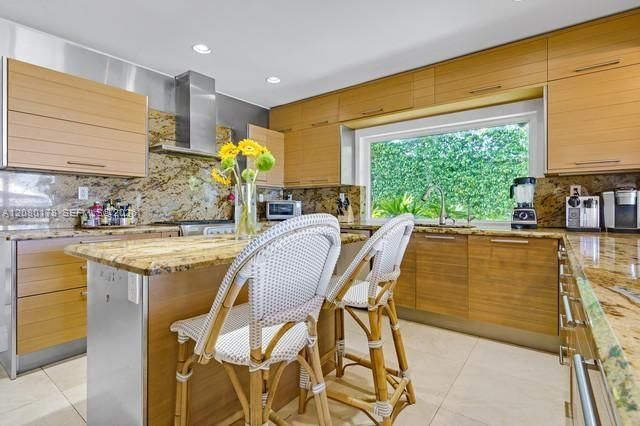 For Rent: $27,000 (5 beds, 4 baths, 3429 Square Feet)