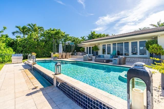For Rent: $27,000 (5 beds, 4 baths, 3429 Square Feet)
