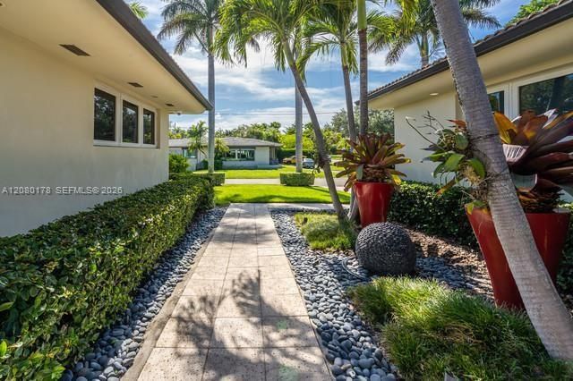 For Rent: $27,000 (5 beds, 4 baths, 3429 Square Feet)
