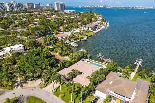 For Rent: $27,000 (5 beds, 4 baths, 3429 Square Feet)