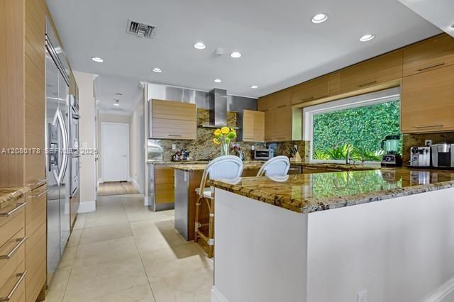 For Rent: $27,000 (5 beds, 4 baths, 3429 Square Feet)