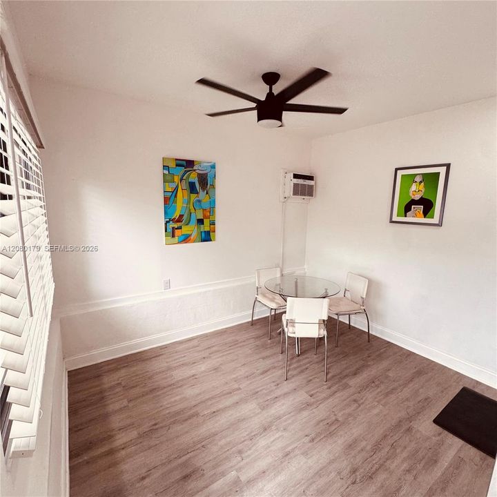 For Rent: $2,000 (1 beds, 1 baths, 1138 Square Feet)