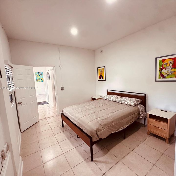 For Rent: $2,000 (1 beds, 1 baths, 1138 Square Feet)