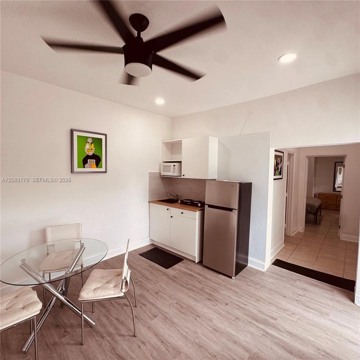 For Rent: $2,000 (1 beds, 1 baths, 1138 Square Feet)