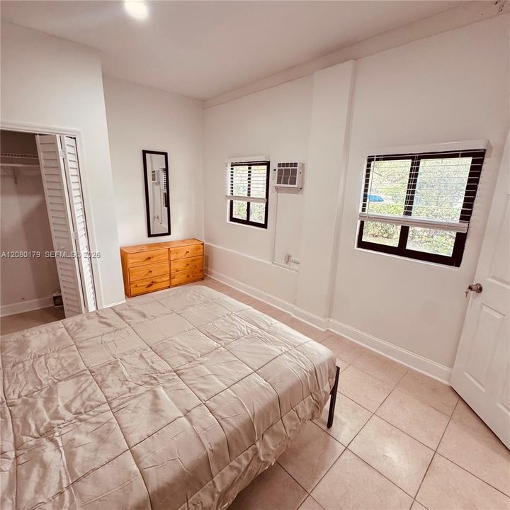 For Rent: $2,000 (1 beds, 1 baths, 1138 Square Feet)