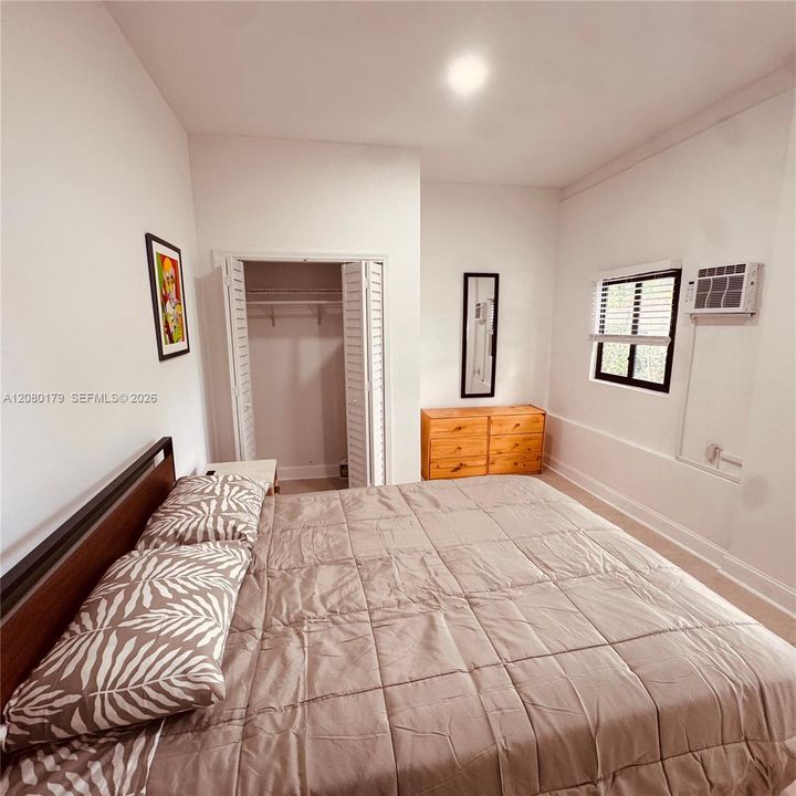 For Rent: $2,000 (1 beds, 1 baths, 1138 Square Feet)
