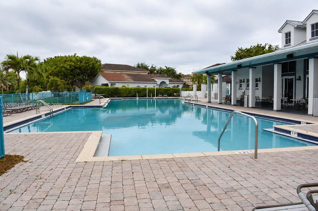 For Sale: $425,000 (3 beds, 2 baths, 1426 Square Feet)