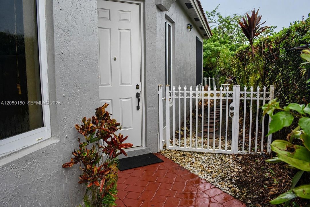 For Sale: $425,000 (3 beds, 2 baths, 1426 Square Feet)
