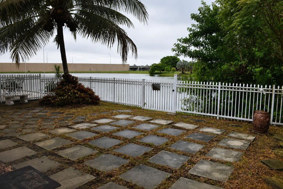 For Sale: $425,000 (3 beds, 2 baths, 1426 Square Feet)