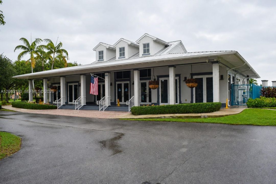 For Sale: $425,000 (3 beds, 2 baths, 1426 Square Feet)