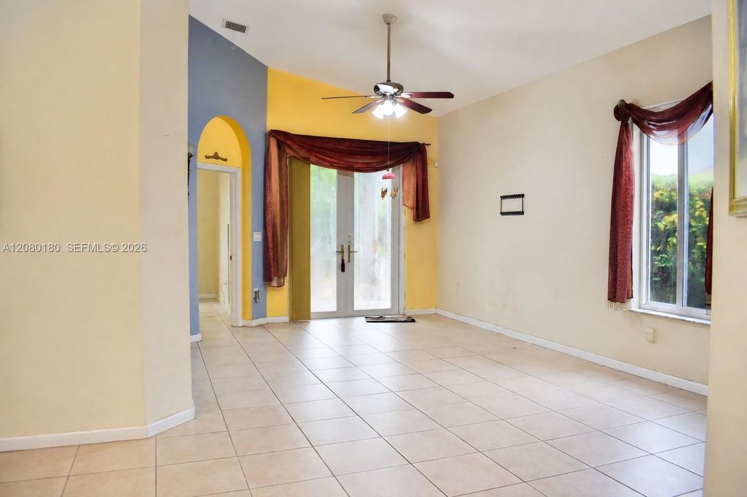 For Sale: $425,000 (3 beds, 2 baths, 1426 Square Feet)