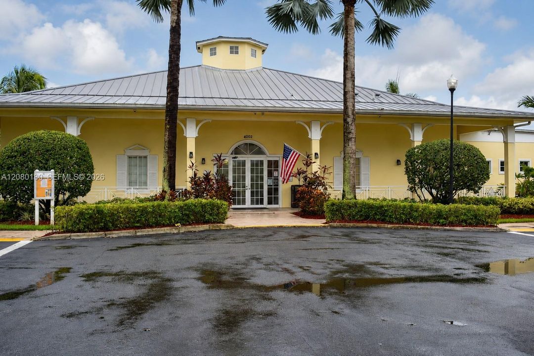 For Sale: $425,000 (3 beds, 2 baths, 1426 Square Feet)
