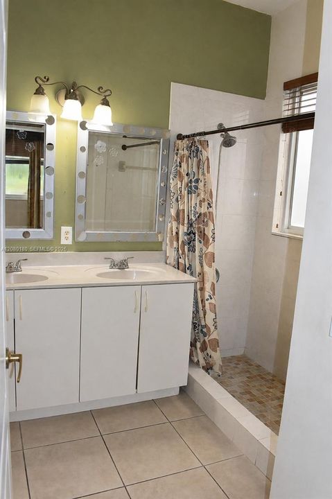 For Sale: $425,000 (3 beds, 2 baths, 1426 Square Feet)