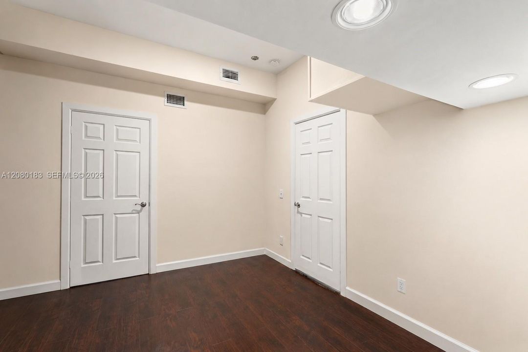 For Sale: $2,950,000 (5 beds, 3 baths, 3686 Square Feet)