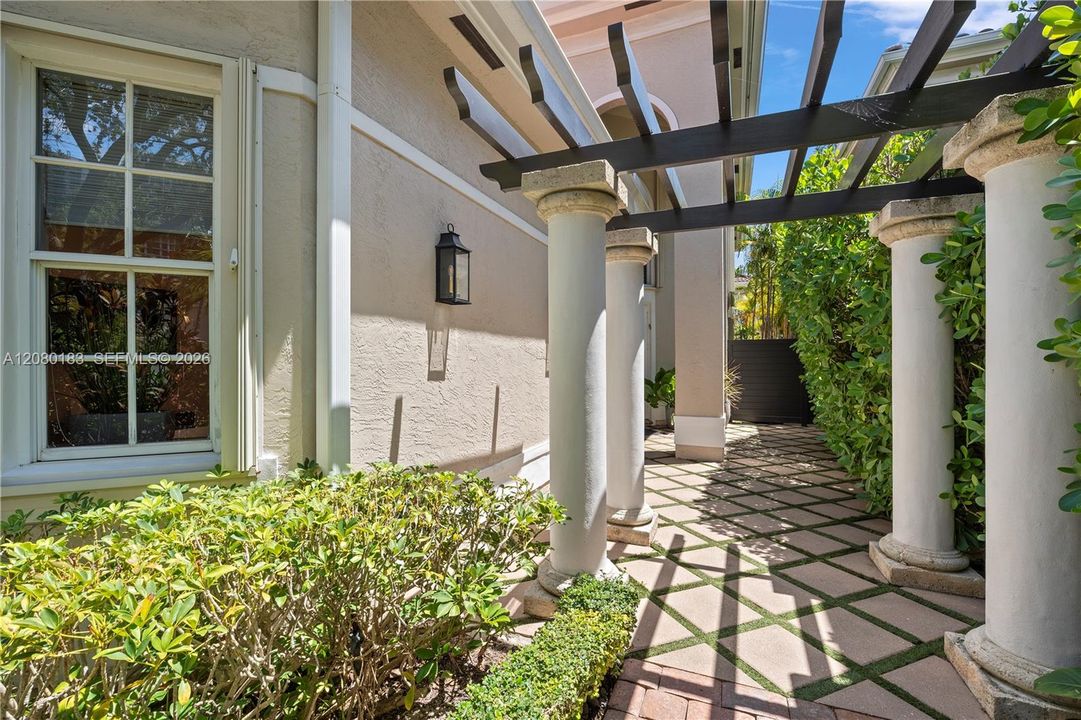 For Sale: $2,950,000 (5 beds, 3 baths, 3686 Square Feet)