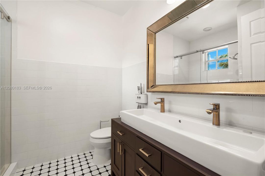 For Sale: $2,950,000 (5 beds, 3 baths, 3686 Square Feet)