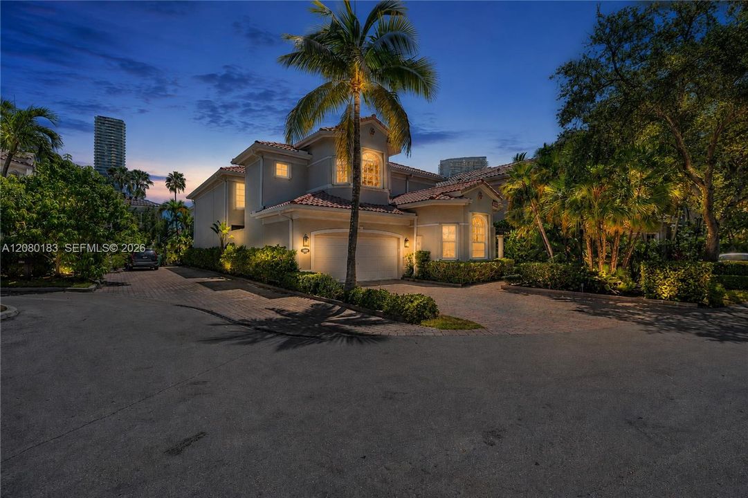 For Sale: $2,950,000 (5 beds, 3 baths, 3686 Square Feet)