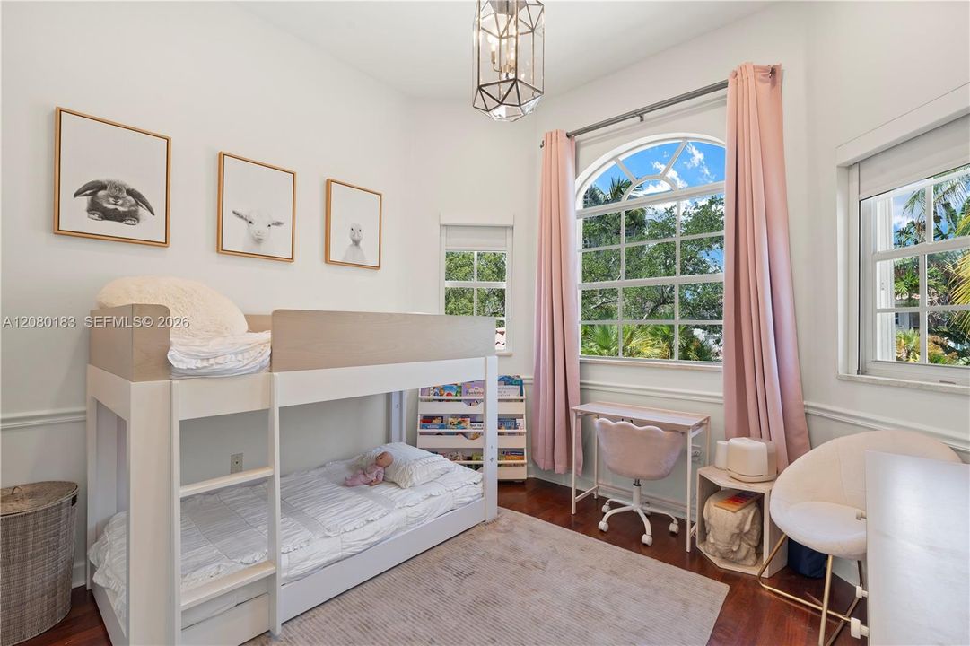 For Sale: $2,950,000 (5 beds, 3 baths, 3686 Square Feet)