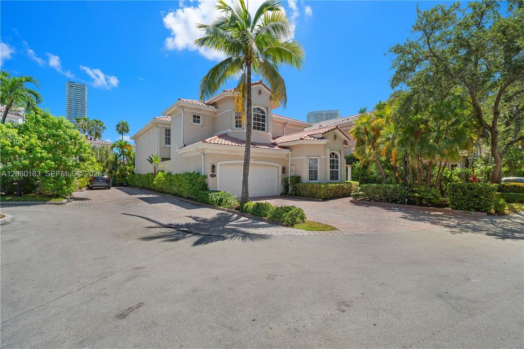 For Sale: $2,950,000 (5 beds, 3 baths, 3686 Square Feet)