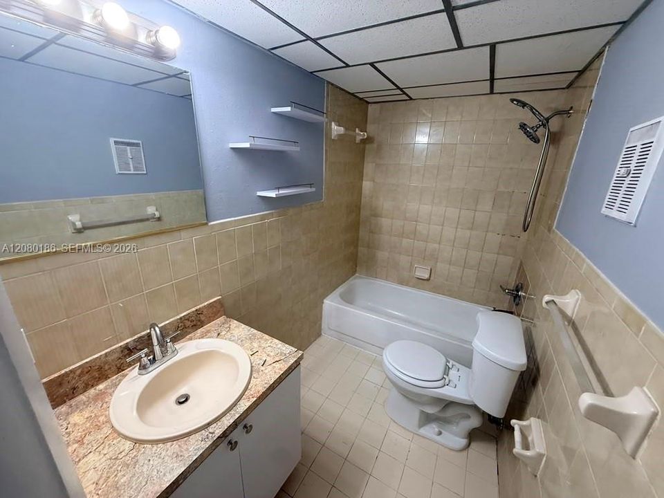 В аренду: $2,500 (2 спален, 1 ванн, 1208 Квадратных фут)