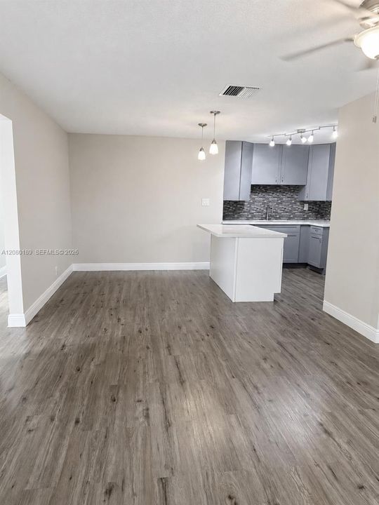 For Rent: $2,600 (2 beds, 2 baths, 1118 Square Feet)