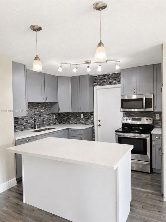 For Rent: $2,600 (2 beds, 2 baths, 1118 Square Feet)