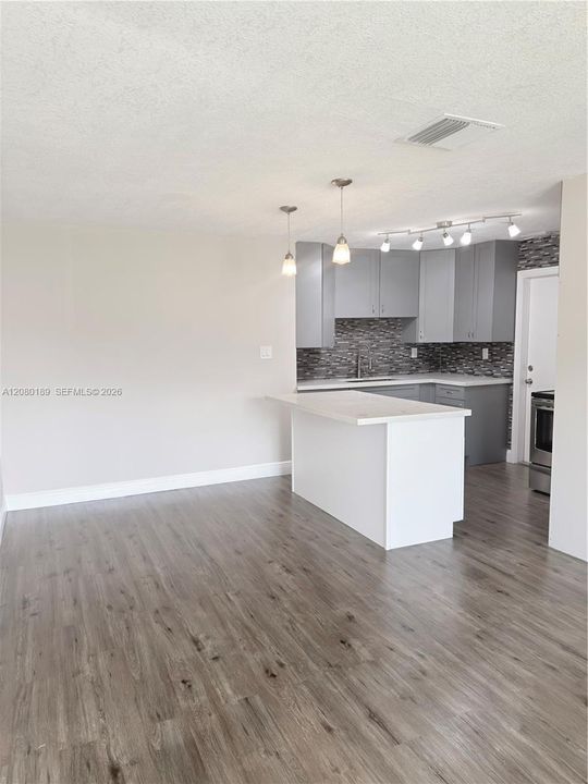 For Rent: $2,600 (2 beds, 2 baths, 1118 Square Feet)