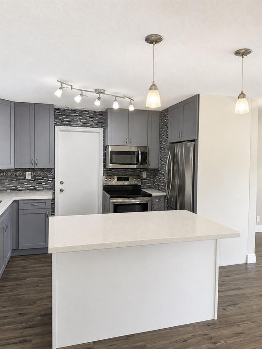 For Rent: $2,600 (2 beds, 2 baths, 1118 Square Feet)